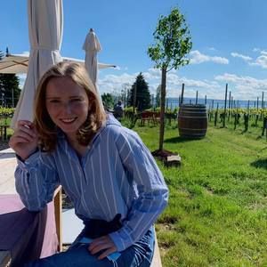 Meet your Posher, Flora